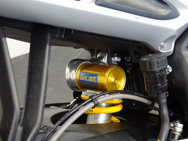 triumph - street-triple-rs