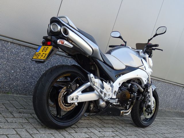 suzuki - gsr-600