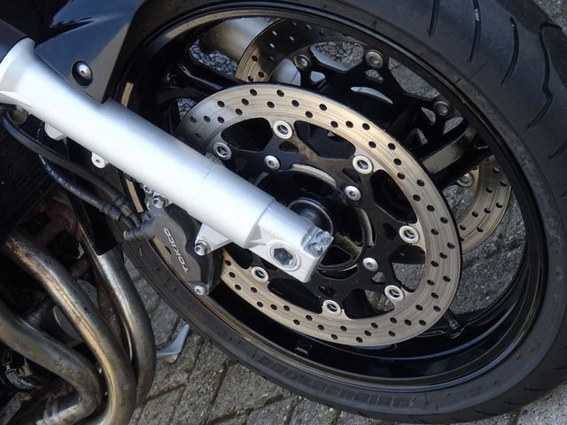 suzuki - gsr-600