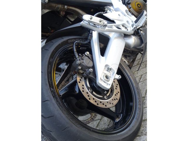 suzuki - gsr-600