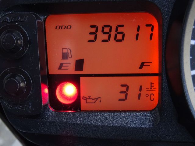 suzuki - gsr-600