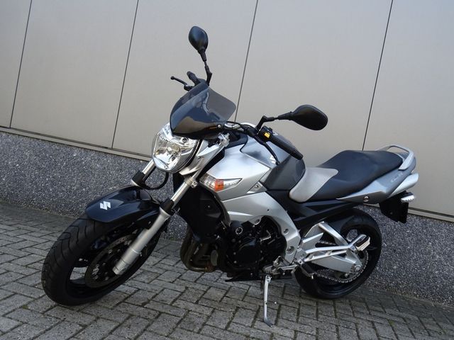 suzuki - gsr-600