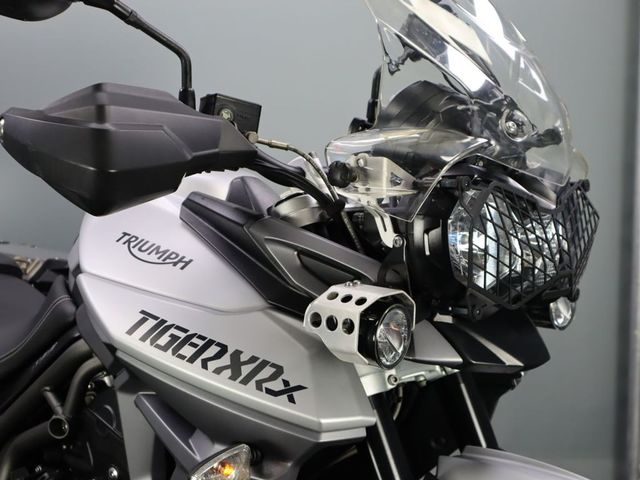 triumph - tiger-800-xrx