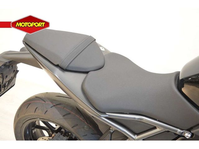 suzuki - gsx-8s