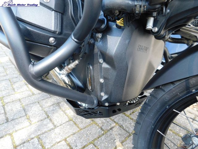 bmw - r-1300-gs-triple-black