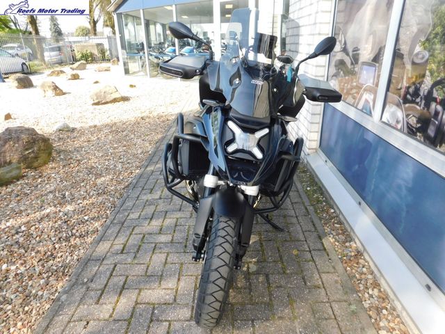 bmw - r-1300-gs-triple-black