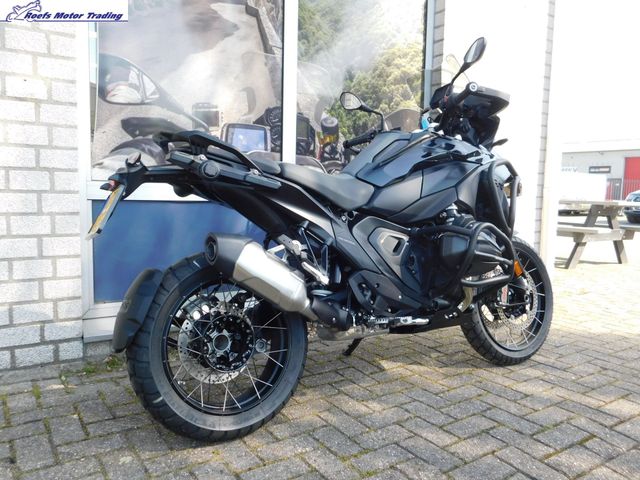 bmw - r-1300-gs-triple-black