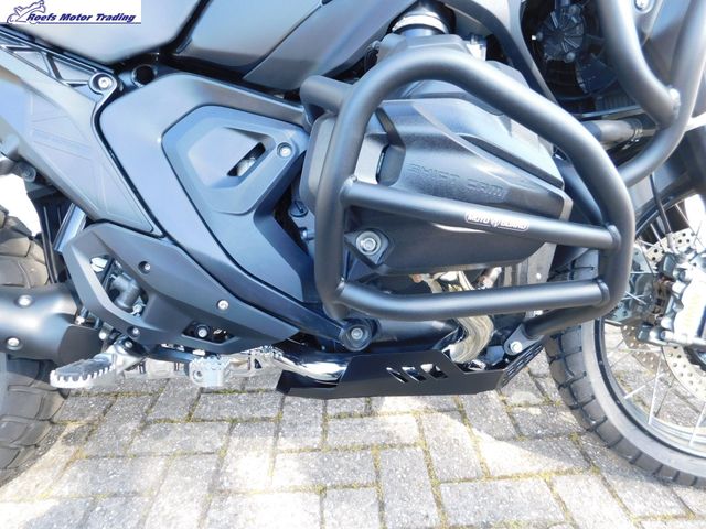 bmw - r-1300-gs-triple-black