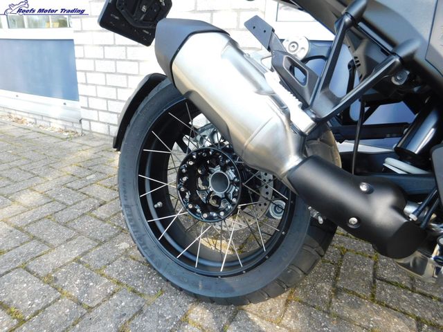 bmw - r-1300-gs-triple-black