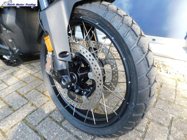 bmw - r-1300-gs-triple-black