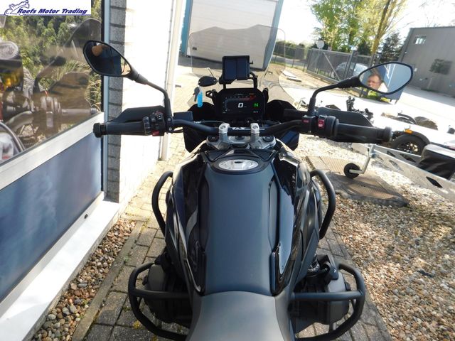 bmw - r-1300-gs-triple-black