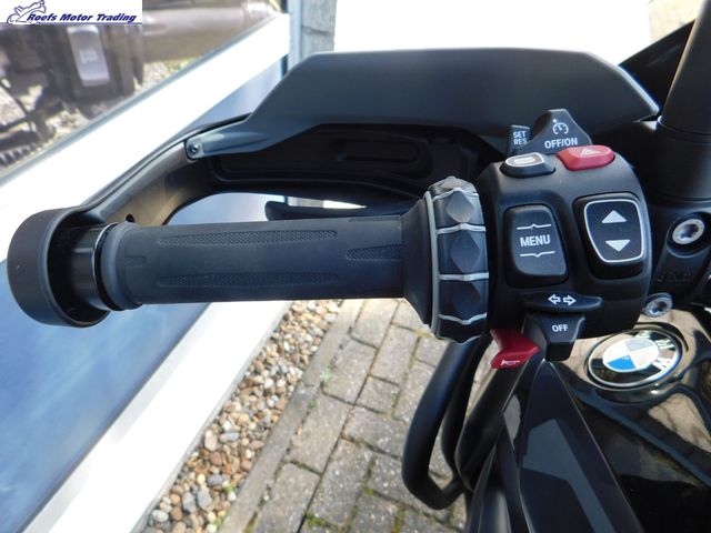 bmw - r-1300-gs-triple-black