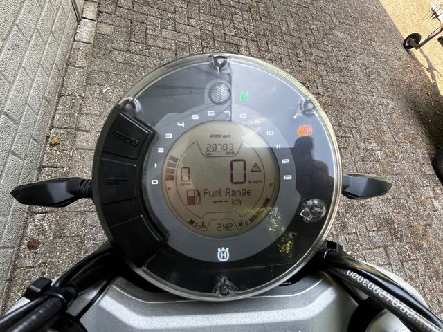 husqvarna - svartpilen-401