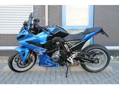 SUZUKI GSX-8R – foto 3