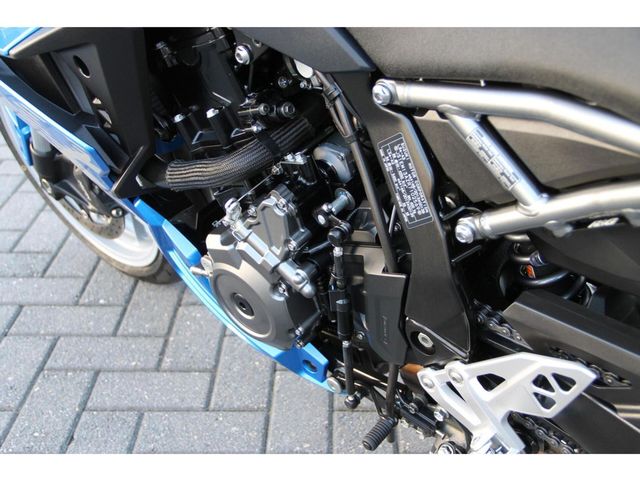 suzuki - gsx-8r