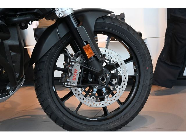 bmw - r-1300-gs-triple-black