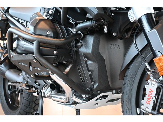 bmw - r-1300-gs-triple-black
