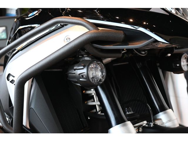 bmw - r-1300-gs-triple-black