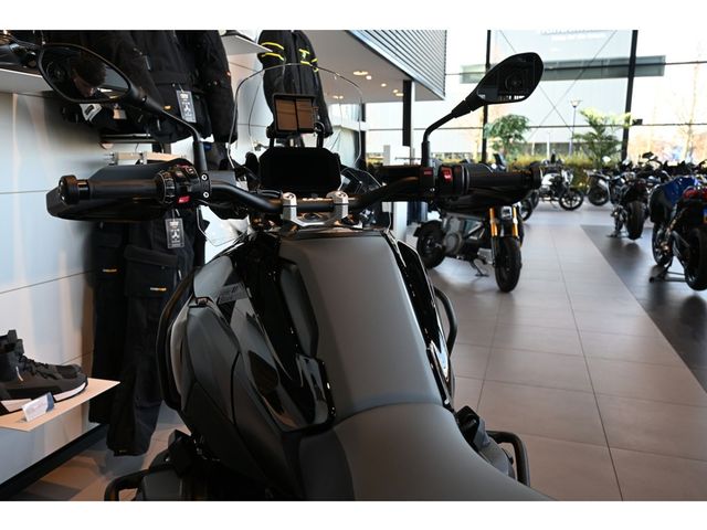 bmw - r-1300-gs-triple-black