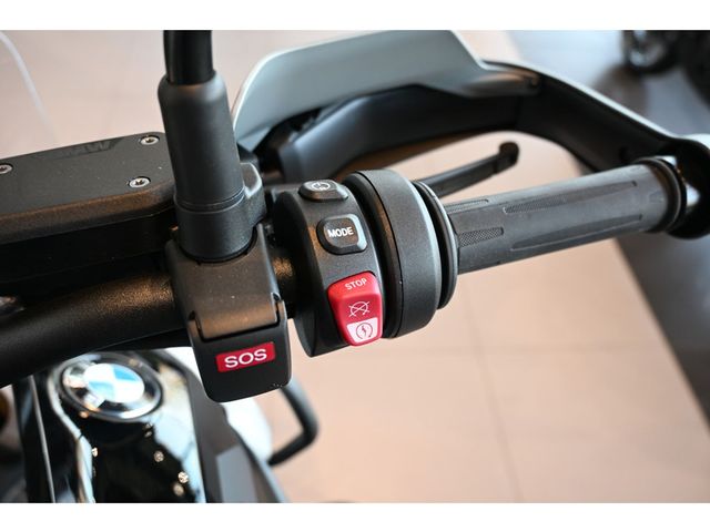 bmw - r-1300-gs-triple-black