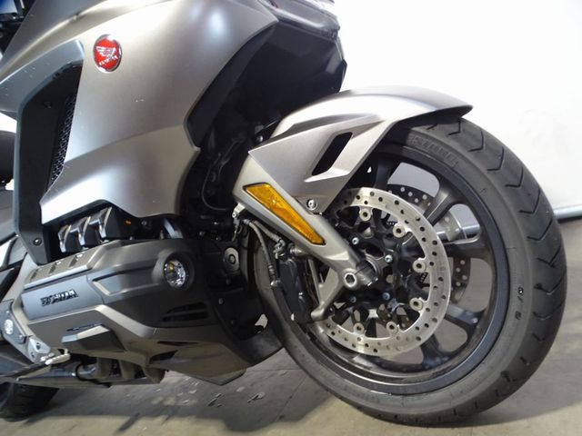 honda - gl-1800-goldwing-bagger