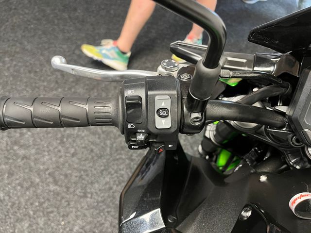 kawasaki - z900