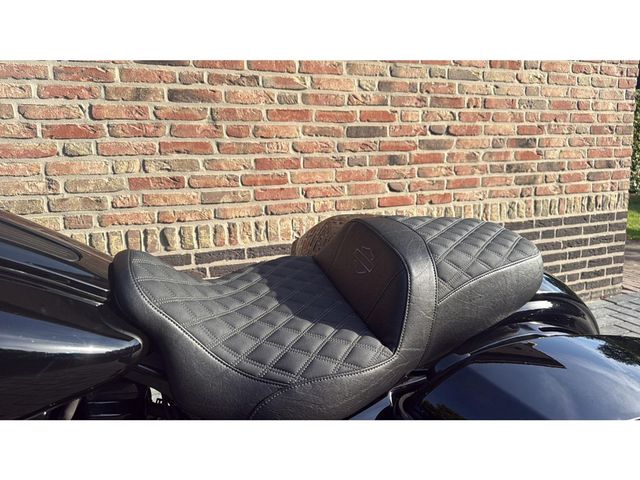 harley-davidson - road-glide-cvo-fltrxse
