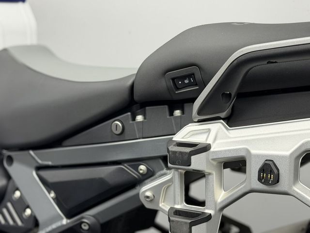 bmw - r-1300-gs-adventure-trophy