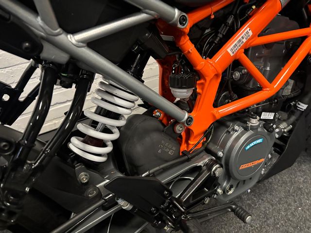 ktm - 125-duke