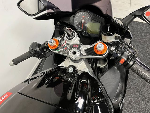 aprilia - rsv-4-r