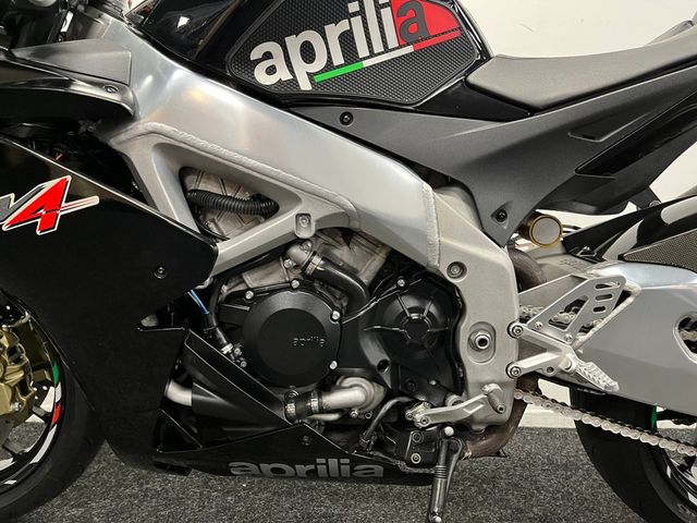 aprilia - rsv-4-r