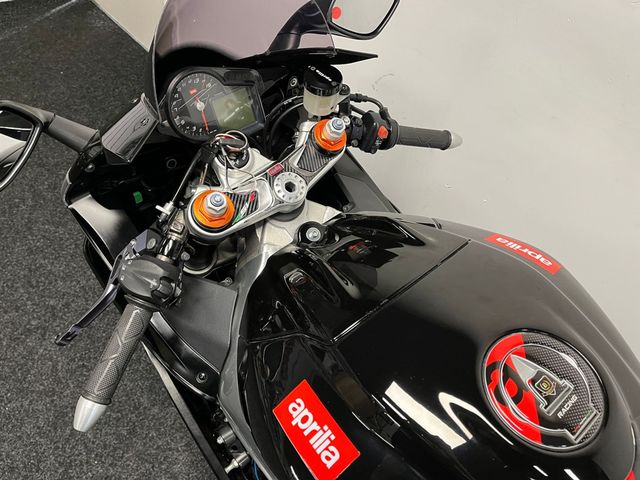 aprilia - rsv-4-r