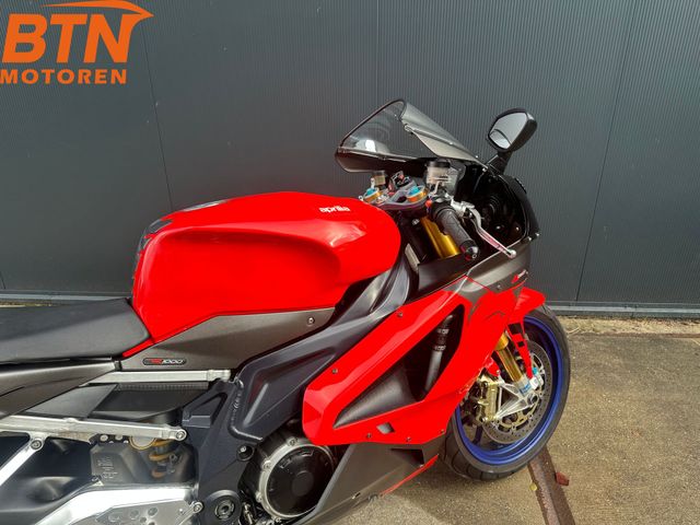 aprilia - rsv-1000-r-factory