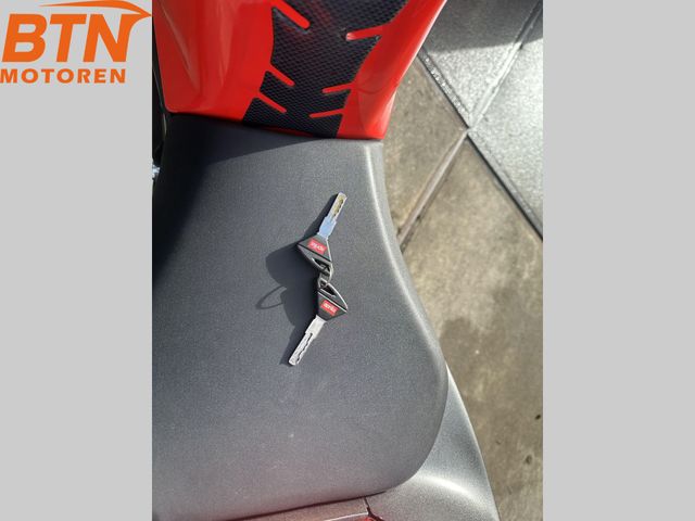 aprilia - rsv-1000-r-factory