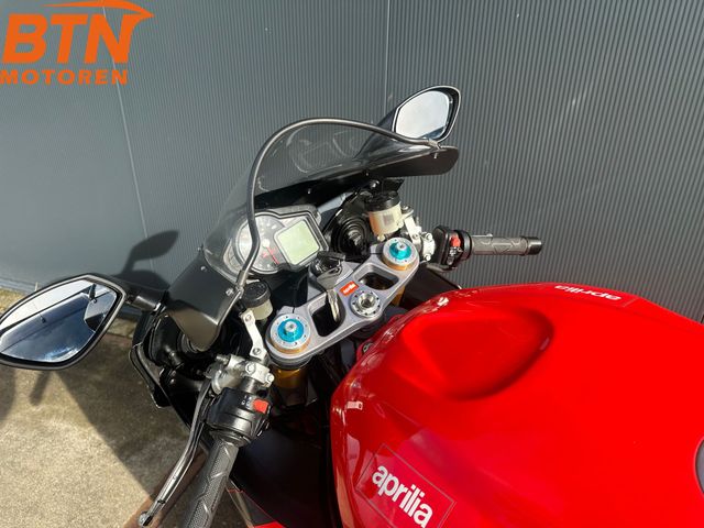 aprilia - rsv-1000-r-factory