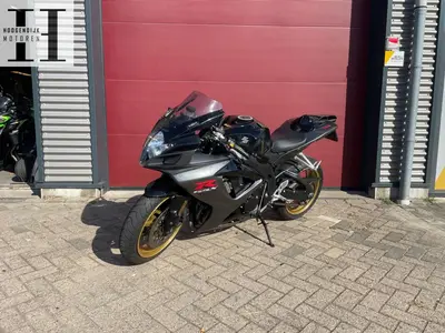 SUZUKI GSX-R 750 – foto 2