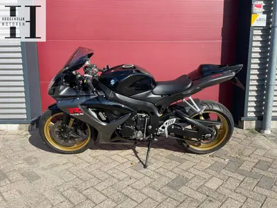 SUZUKI GSX-R 750 – foto 4