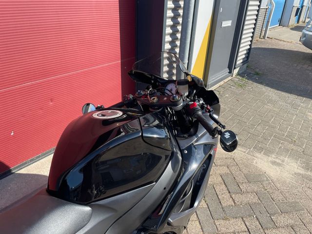 suzuki - gsx-r-750
