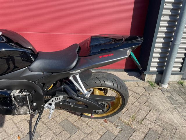 suzuki - gsx-r-750