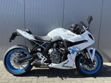 SUZUKI GSX-8R