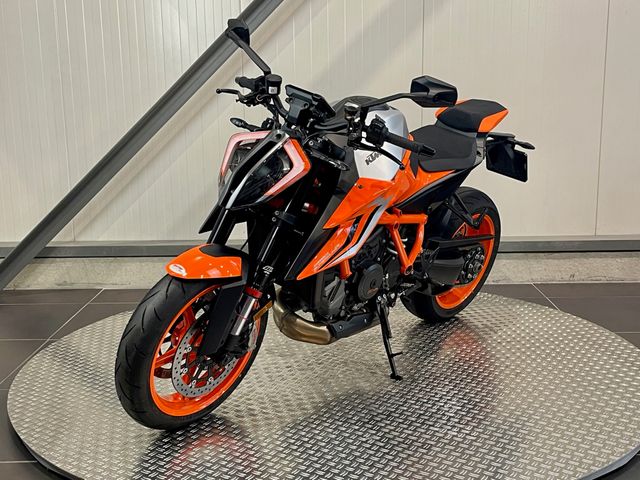 ktm - 1290-super-duke-r