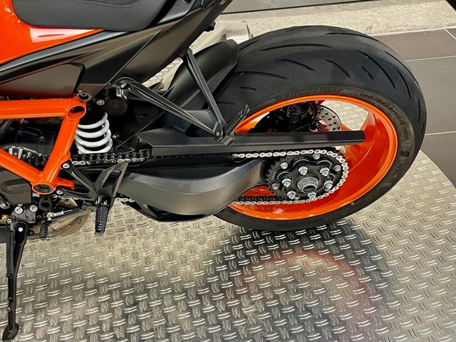 ktm - 1290-super-duke-r