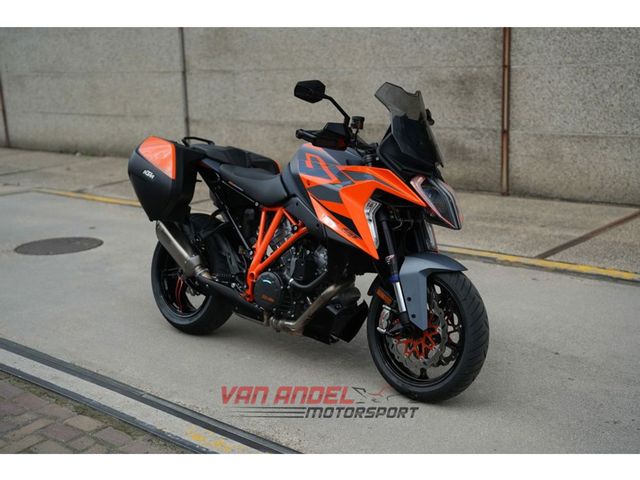 ktm - 1290-super-duke-gt