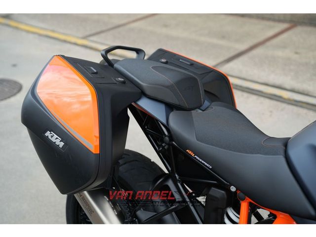 ktm - 1290-super-duke-gt
