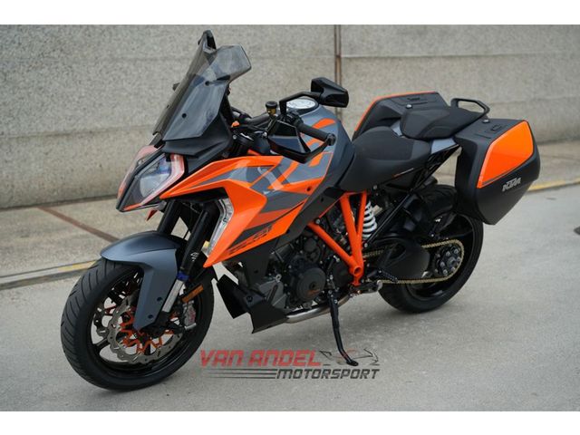ktm - 1290-super-duke-gt