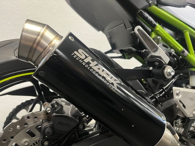 kawasaki - z900