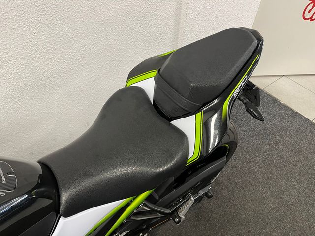 kawasaki - z900