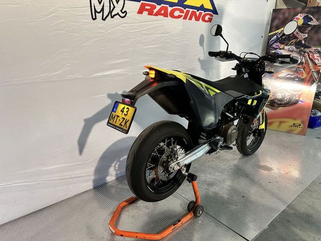 husqvarna - 701-supermoto