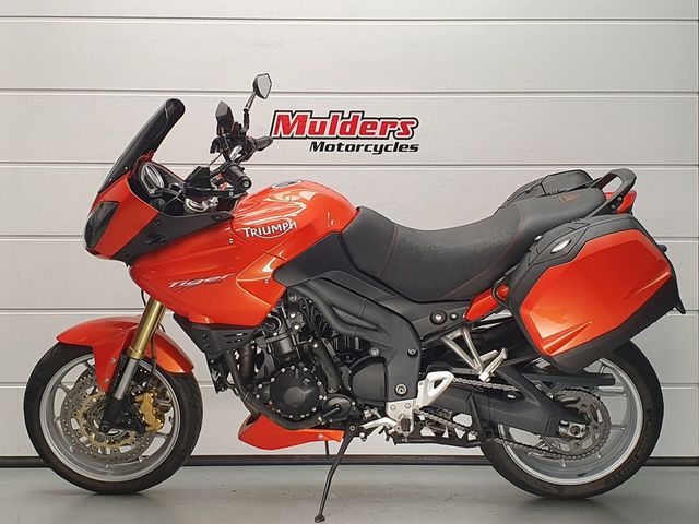 triumph - tiger-1050