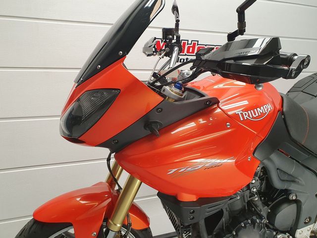 triumph - tiger-1050